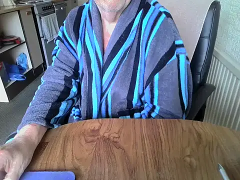 Snapshot of daddyflash chatting on 06.12.26 daddyflash online show from 06.12.26