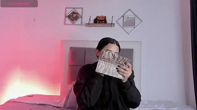 aliice walker  online show from 01.11.25