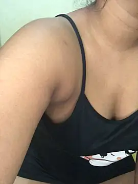 Snapshot of Rose_Olivia chatting on 02.25.25 Rose Olivia online show from 02.25.25