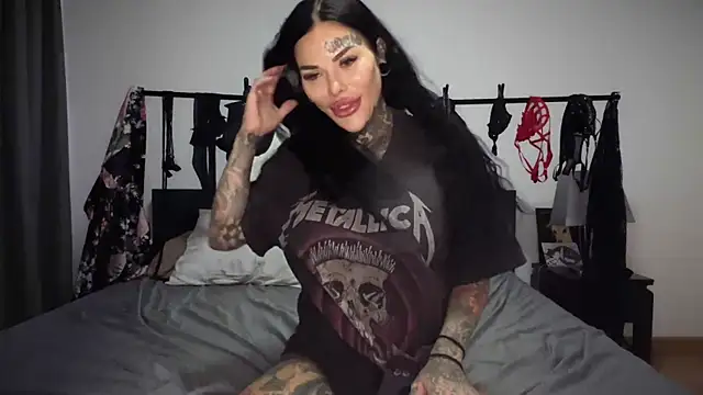 claudiacvc95 online show from 10.18.25