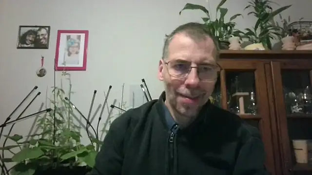 Snapshot of ptitcanard60600 chatting on 05.18.26 ptitcanard60600 online show from 05.18.26