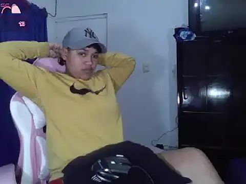 Snapshot of Charis_21 chatting on 02.13.25 Charis 21 online show from 02.13.25