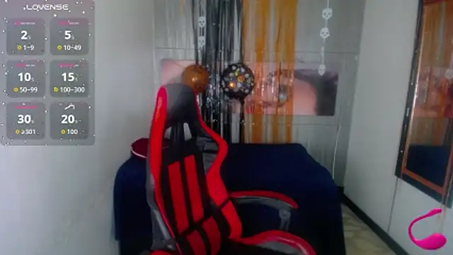 Snapshot of Charis_21 chatting on 10.31.25 Charis 21 online show from 10.31.25