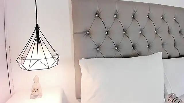 Snapshot of Victoriaxx_ chatting on 02.15.25 Victoriaxx online show from 02.15.25