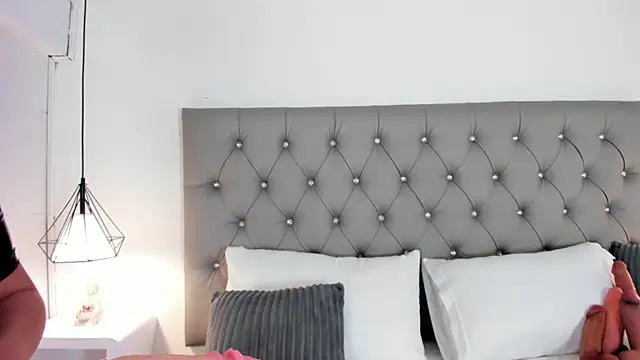 Snapshot of Victoriaxx_ chatting on 02.15.25 Victoriaxx online show from 02.15.25