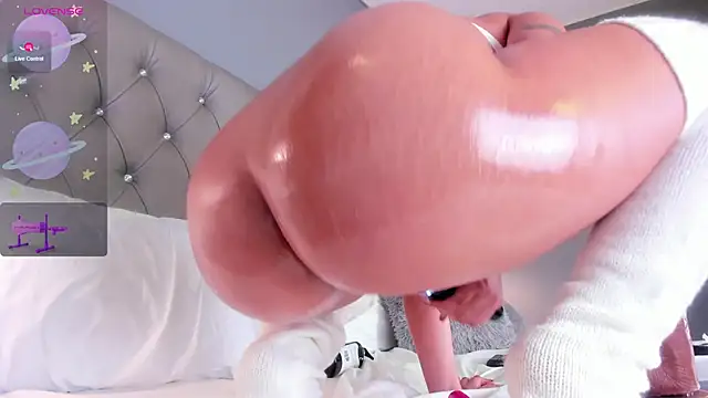 Snapshot of Victoriaxx_ chatting on 03.22.25 Victoriaxx online show from 03.22.25