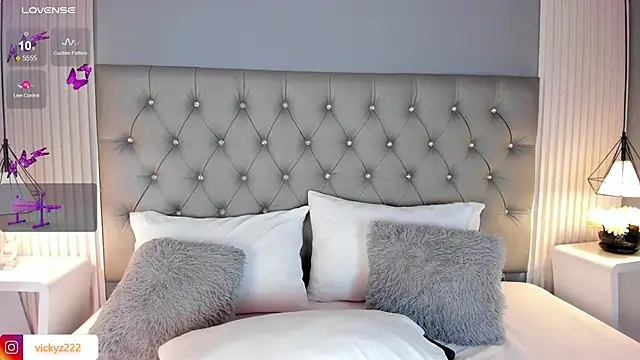 Snapshot of Victoriaxx_ chatting on 10.06.25 Victoriaxx online show from 10.06.25