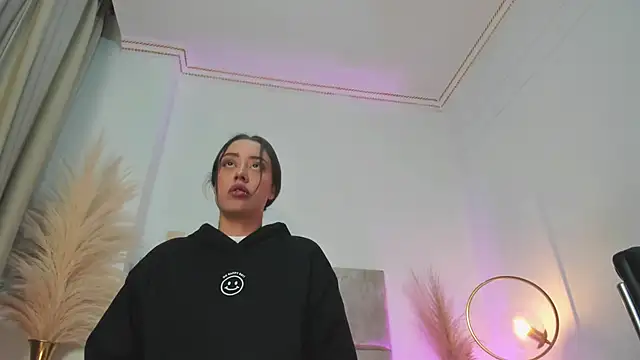 NoraDasilva online show from 10.04.25