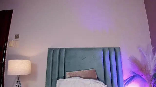 NoraDasilva online show from 04.10.26