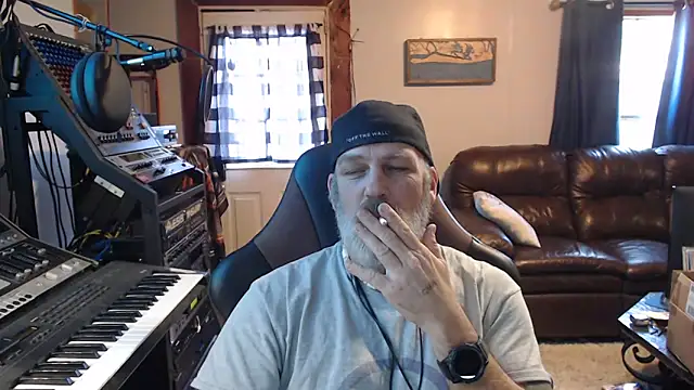 Snapshot of jimdacbin420 chatting on 02.14.25 jimdacbin420 online show from 02.14.25