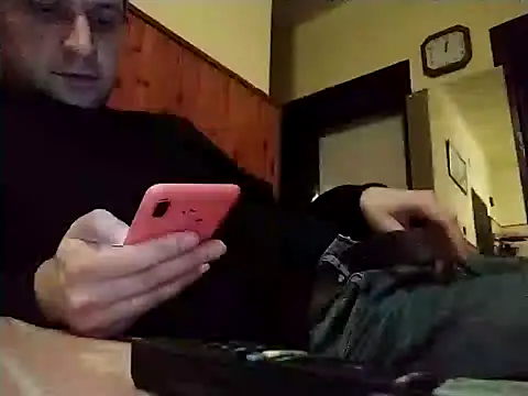 Snapshot of popperspair chatting on 01.28.25 popperspair online show from 01.28.25