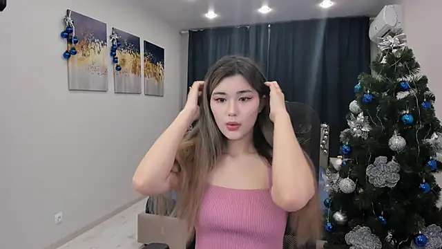 Snapshot of AnneTLi chatting on 12.17.24 AnneTLi online show from 12.17.24