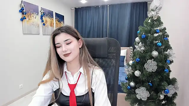 Snapshot of AnneTLi chatting on 12.24.24 AnneTLi online show from 12.24.24