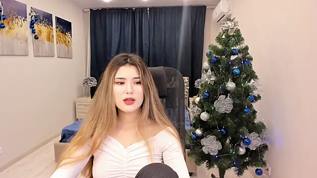 Snapshot of AnneTLi chatting on 12.30.24 AnneTLi online show from 12.30.24