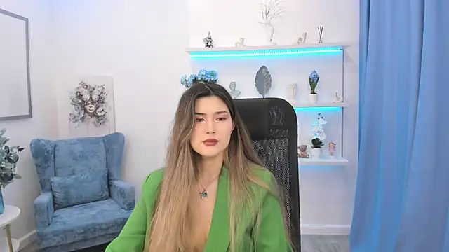 Snapshot of AnneTLi chatting on 09.12.25 AnneTLi online show from 09.12.25