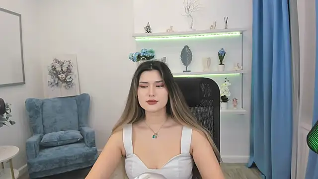 Snapshot of AnneTLi chatting on 09.19.25 AnneTLi online show from 09.19.25