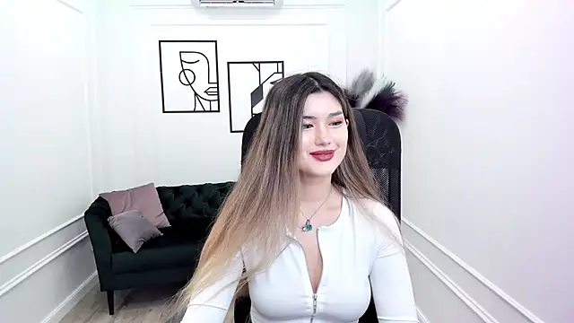 Snapshot of AnneTLi chatting on 09.22.25 AnneTLi online show from 09.22.25