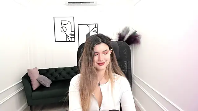 Snapshot of AnneTLi chatting on 09.29.25 AnneTLi online show from 09.29.25