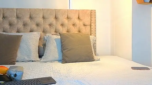 KeryHillson online show from 11.12.25