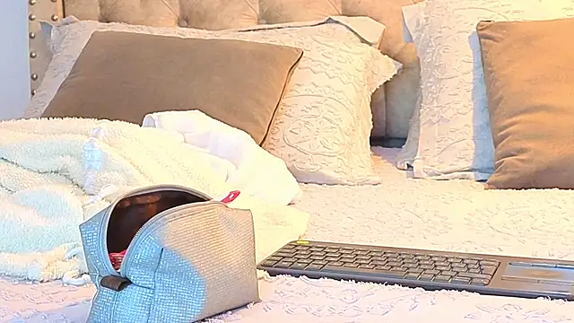 KeryHillson online show from 11.15.25