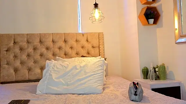 KeryHillson online show from 04.09.26