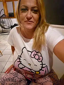 Snapshot of Isabellaa04 chatting on 12.17.24 Isabellaa04 online show from 12.17.24