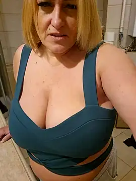 Snapshot of Isabellaa04 chatting on 02.09.25 Isabellaa04 online show from 02.09.25