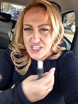 Snapshot of Isabellaa04 chatting on 10.08.25 Isabellaa04 online show from 10.08.25