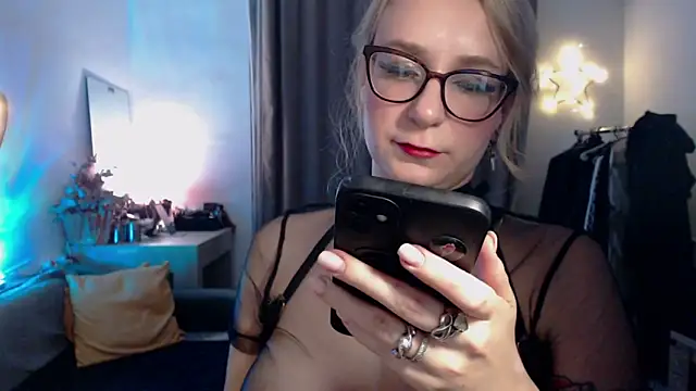 Snapshot of welliza chatting on 10.04.25 welliza online show from 10.04.25