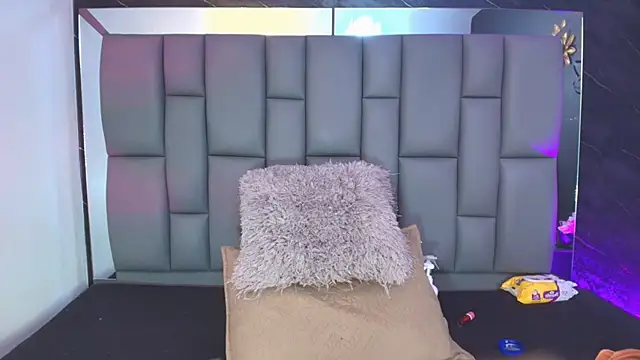  MiaBrown  online show from 11.18.25