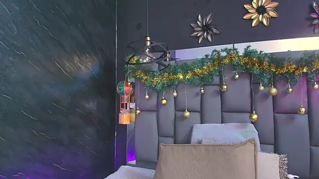  MiaBrown  online show from 12.22.25