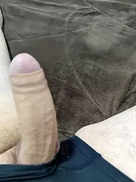 Snapshot of AndrePaus chatting on 10.27.25 AndrePaus online show from 10.27.25