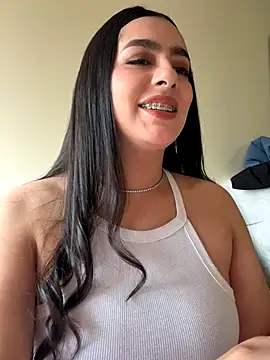 Nicollemays online show from 10.08.25