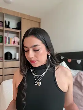 Nicollemays online show from 12.02.25