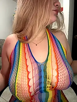 Snapshot of Celestedubois chatting on 12.04.25 Celestedubois online show from 12.04.25