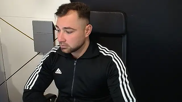 Snapshot of DuncanStone chatting on 10.16.25 DuncanStone online show from 10.16.25