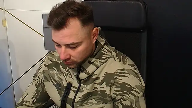 Snapshot of DuncanStone chatting on 10.17.25 DuncanStone online show from 10.17.25