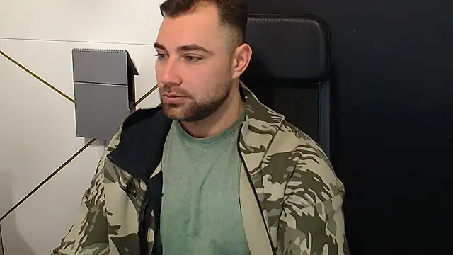 Snapshot of DuncanStone chatting on 10.19.25 DuncanStone online show from 10.19.25