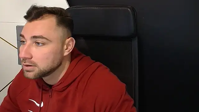 Snapshot of DuncanStone chatting on 10.29.25 DuncanStone online show from 10.29.25