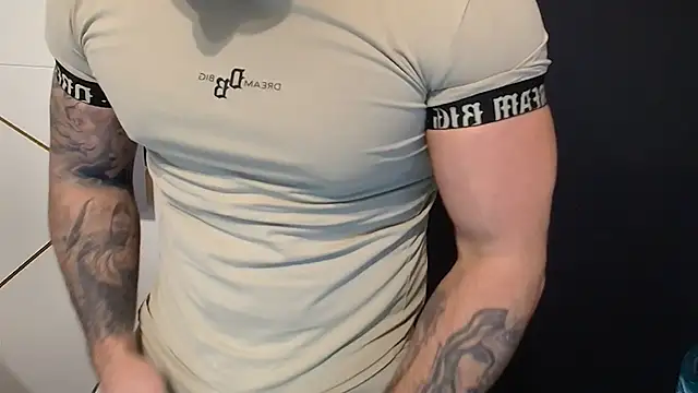 Snapshot of DuncanStone chatting on 11.14.25 DuncanStone online show from 11.14.25