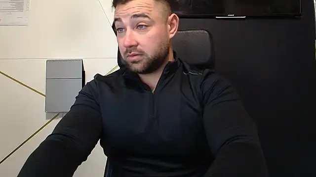 Snapshot of DuncanStone chatting on 11.23.25 DuncanStone online show from 11.23.25