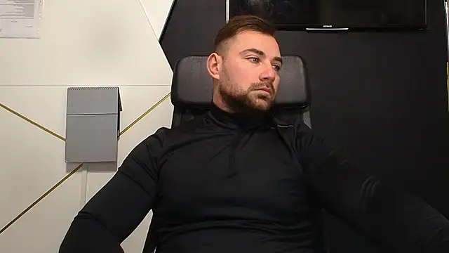 Snapshot of DuncanStone chatting on 11.27.25 DuncanStone online show from 11.27.25