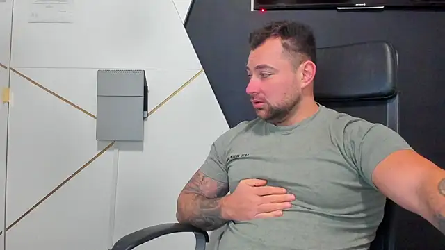 Snapshot of DuncanStone chatting on 01.12.26 DuncanStone online show from 01.12.26