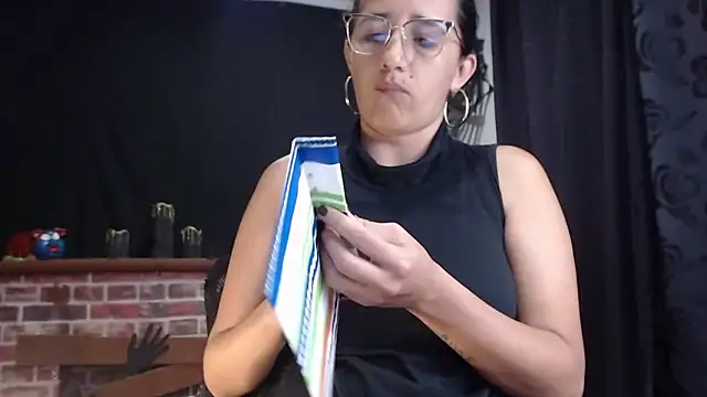 Lucynaugthyy online show from 10.12.25