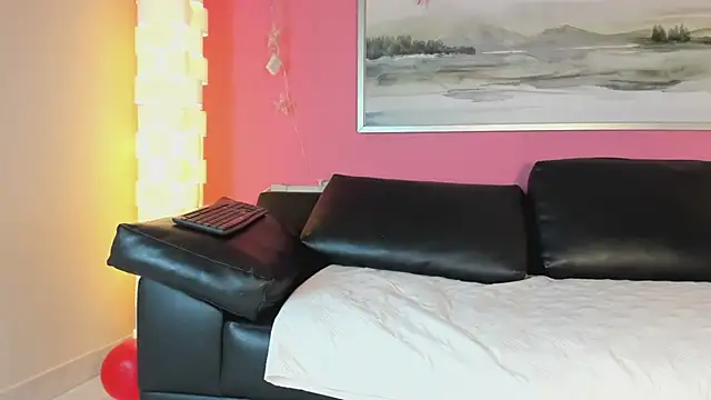 Tiffanysurez  online show from 02.19.25