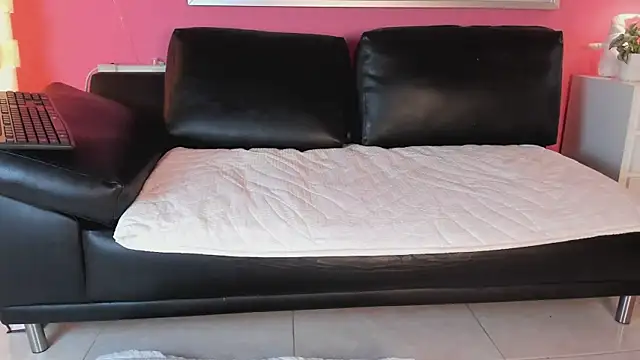 Tiffanysurez  online show from 03.11.25