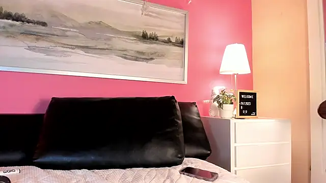 Tiffanysurez  online show from 03.19.25