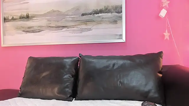 Tiffanysurez  online show from 09.16.25