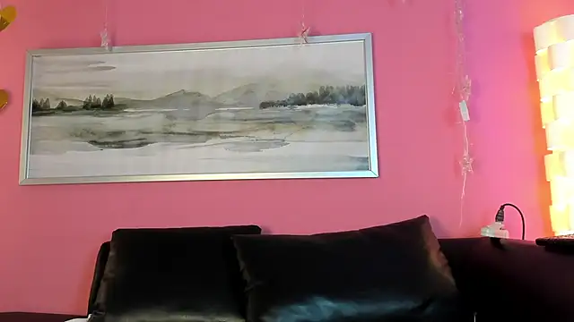 Tiffanysurez  online show from 09.19.25