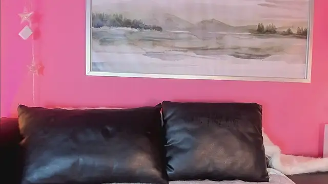 Tiffanysurez  online show from 12.13.25